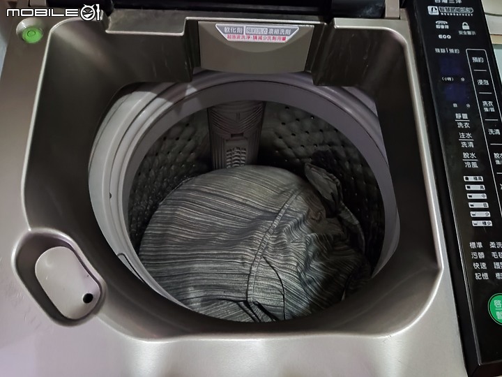 點我看大圖 【 開箱分享 】LG WR-100VW 免曬衣智慧乾衣機,實現烘衣自由的白色小精靈!
