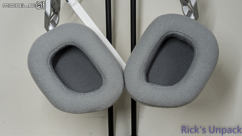 點我看大圖 【開箱】無線三模、增加續航 | CORSAIR HS80 MAX WIRELESS WHITE