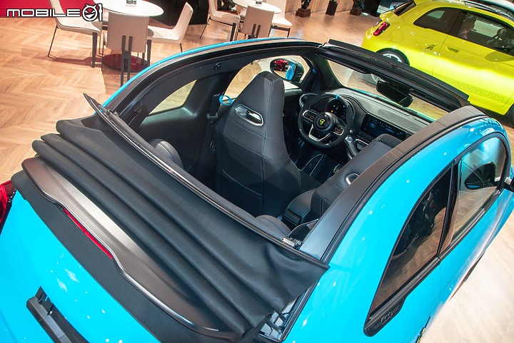 【採訪】Abarth 500e Scorpionissima電動性能蠍國內首度亮相,雙車型報價自243萬元起!