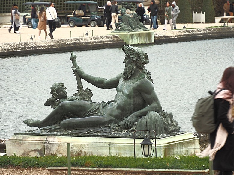 凡爾賽宮(Château de Versailles) — 世界文化遺產 之 凡爾賽宮及其園林(Palace and Park of Versailles) — 外掛巴黎市政廳(Hôtel de Ville)、古監獄(Conciergerie) 、皇家宮殿(Domaine National du Palais-Royal) — 2023年冬季歐洲行旅 第七部
