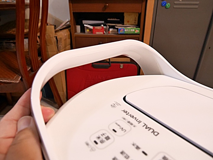 LG PuriCare™ 雙變頻除濕機 feat. CordZero™ R5T 濕拖清潔機器人 (自動除塵) 使用心得分享 — 在溼冷的天氣中享受乾爽又自動變乾淨的環境