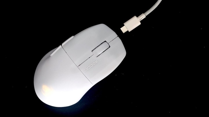 點我看大圖 極輕手感、持久體驗:ROCCAT PURE Air & PURE SEL 滑鼠開箱