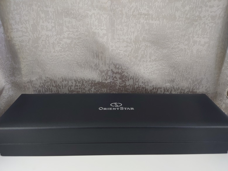 點我看大圖 東方之星 Orient Star Moon Phase 系列 月相 半鏤空錶 RE-AY0106S 開箱