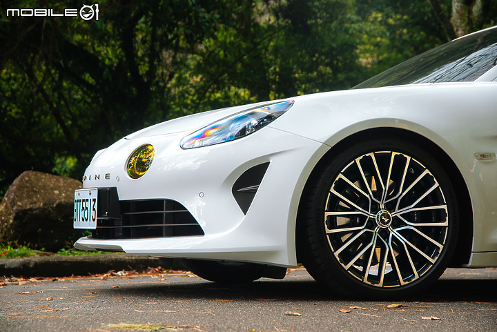Alpine A110 試駕|羽量級絕佳操控,令人愛不釋手的法系小跑車!