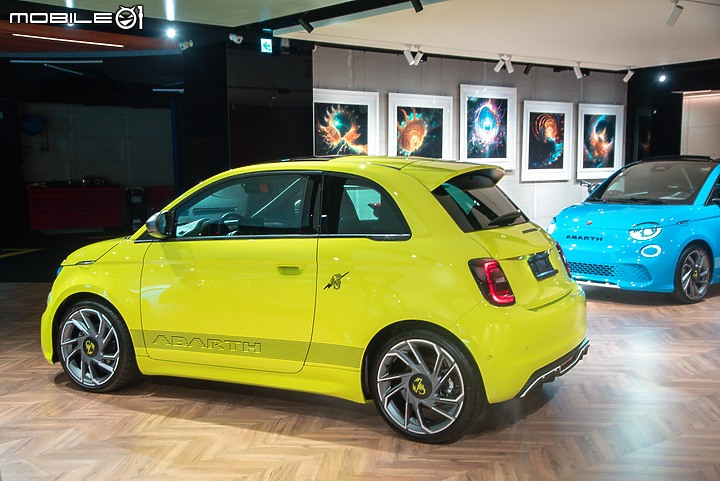 【採訪】Abarth 500e Scorpionissima電動性能蠍國內首度亮相,雙車型報價自243萬元起!