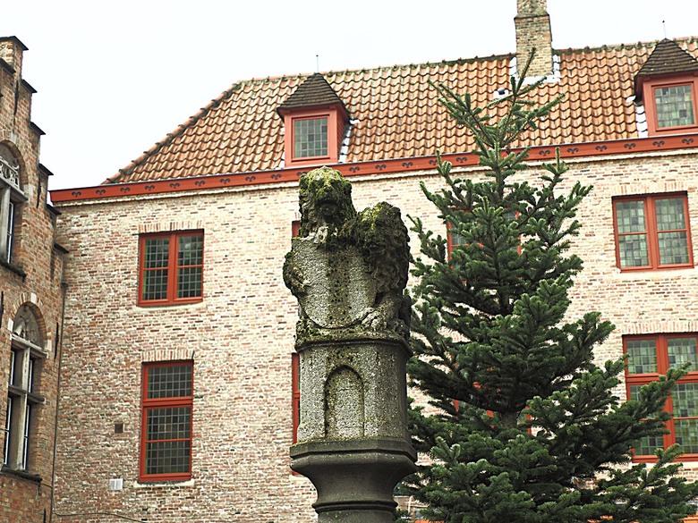 布魯日大廣場(Grote Markt)、大鐘樓(Belfort) 、市政廳(Stadhuis Brugge) 、玫瑰碼頭(Rosary Quay) 、聖母教堂(Onze-Lieve-Vrouwekerk)、貝居安禮修道院(Begijnhofkapel),還有白酒淡菜 — 世界文化遺產 之 布魯日歷史中心(Historic Centre of Brugge) — 2023年冬季歐洲行旅 第五部