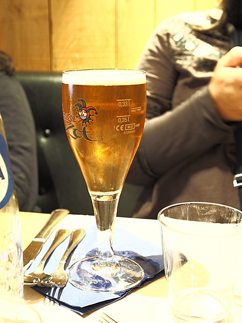 布魯日大廣場(Grote Markt)、大鐘樓(Belfort) 、市政廳(Stadhuis Brugge) 、玫瑰碼頭(Rosary Quay) 、聖母教堂(Onze-Lieve-Vrouwekerk)、貝居安禮修道院(Begijnhofkapel),還有白酒淡菜 — 世界文化遺產 之 布魯日歷史中心(Historic Centre of Brugge) — 2023年冬季歐洲行旅 第五部