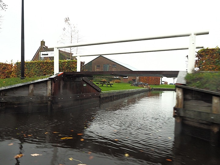 哈倫(Haarlem)市區、聖巴弗教堂(St.-Bavokerk)、桑斯安斯(Zaanse Schans)風車村、福倫丹(Volendam)午餐、羊角村(Giethoorn)遊船 — 荷蘭鄉間風光 — 2023年冬季歐洲行旅 第二部