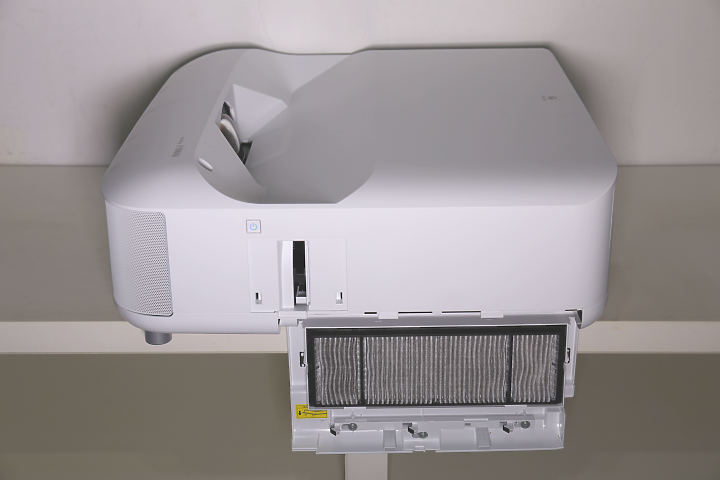 [電射大電視 體驗分享] 小宅也有大視界：Epson EH-LS650 給玩家一個溫柔的顯示設備