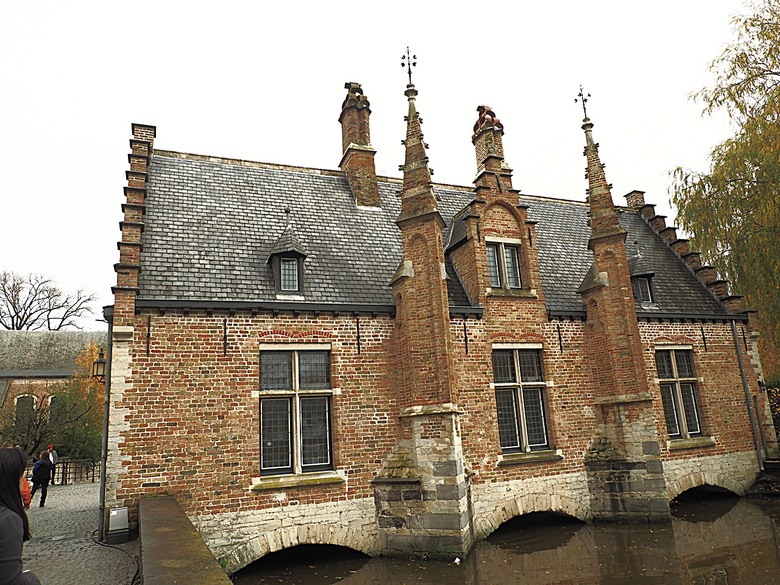 布魯日大廣場(Grote Markt)、大鐘樓(Belfort) 、市政廳(Stadhuis Brugge) 、玫瑰碼頭(Rosary Quay) 、聖母教堂(Onze-Lieve-Vrouwekerk)、貝居安禮修道院(Begijnhofkapel),還有白酒淡菜 — 世界文化遺產 之 布魯日歷史中心(Historic Centre of Brugge) — 2023年冬季歐洲行旅 第五部