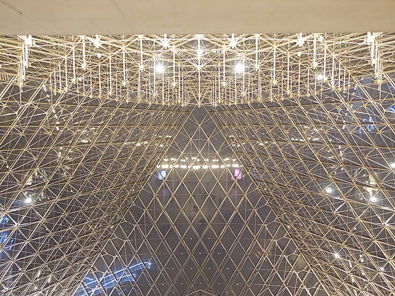 塞納河遊船 (Bateaux-Mouches) 與 羅浮宮(Musée du Louvre),外掛地窖內享用法式烤田螺與鴨胸 — 世界文化遺產 之 巴黎,塞纳河畔(Paris, Banks of the Seine) — 2023年冬季歐洲行旅 第六部