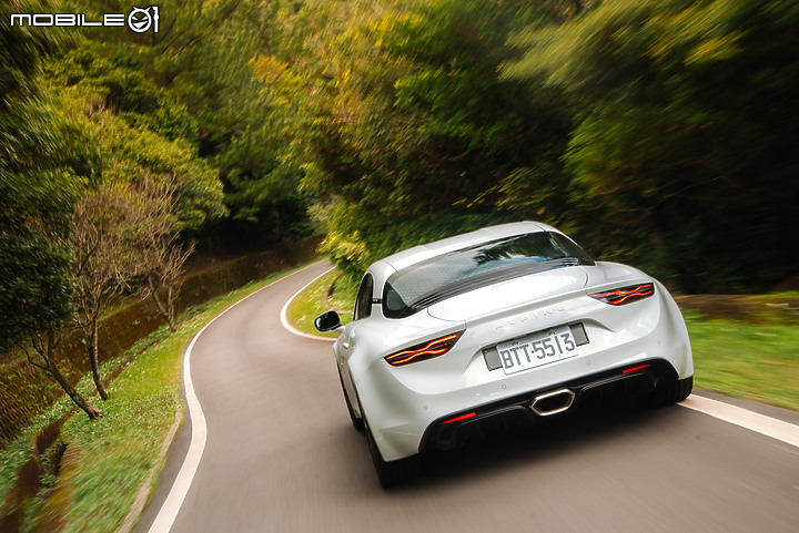 Alpine A110 試駕|羽量級絕佳操控,令人愛不釋手的法系小跑車!