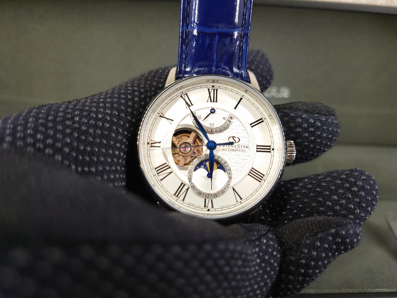 點我看大圖 東方之星 Orient Star Moon Phase 系列 月相 半鏤空錶 RE-AY0106S 開箱