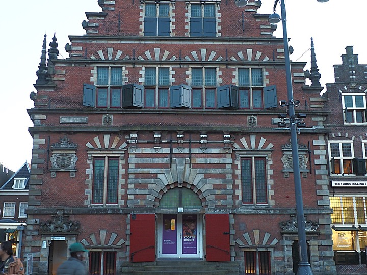 哈倫(Haarlem)市區、聖巴弗教堂(St.-Bavokerk)、桑斯安斯(Zaanse Schans)風車村、福倫丹(Volendam)午餐、羊角村(Giethoorn)遊船 — 荷蘭鄉間風光 — 2023年冬季歐洲行旅 第二部