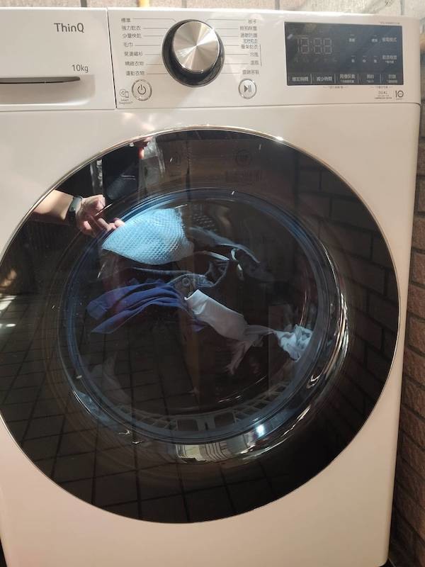 一見到你就有好心情 LG WR-100VW 免曬衣乾衣機