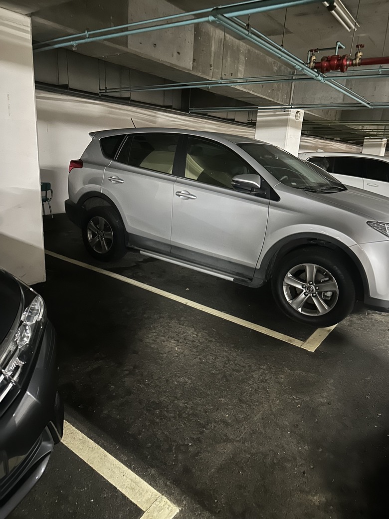 大家停車靠柱會停斜的嗎？ （已補圖）