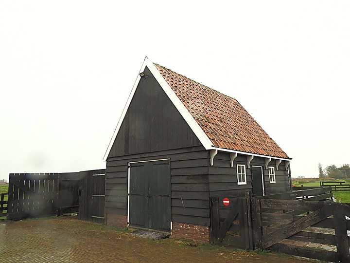哈倫(Haarlem)市區、聖巴弗教堂(St.-Bavokerk)、桑斯安斯(Zaanse Schans)風車村、福倫丹(Volendam)午餐、羊角村(Giethoorn)遊船 — 荷蘭鄉間風光 — 2023年冬季歐洲行旅 第二部