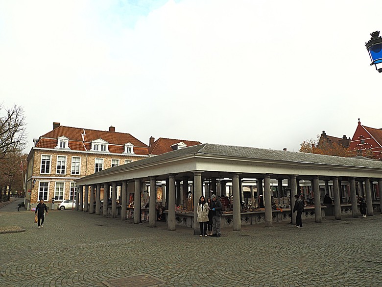 布魯日大廣場(Grote Markt)、大鐘樓(Belfort) 、市政廳(Stadhuis Brugge) 、玫瑰碼頭(Rosary Quay) 、聖母教堂(Onze-Lieve-Vrouwekerk)、貝居安禮修道院(Begijnhofkapel),還有白酒淡菜 — 世界文化遺產 之 布魯日歷史中心(Historic Centre of Brugge) — 2023年冬季歐洲行旅 第五部