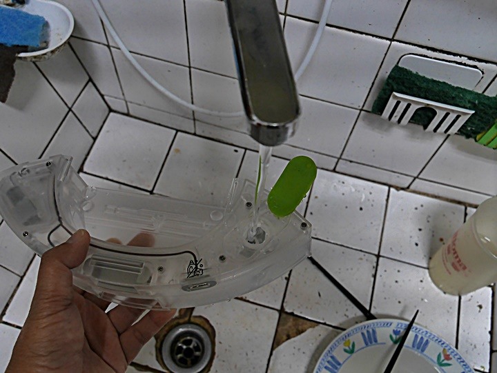 LG PuriCare™ 雙變頻除濕機 feat. CordZero™ R5T 濕拖清潔機器人 (自動除塵) 使用心得分享 — 在溼冷的天氣中享受乾爽又自動變乾淨的環境