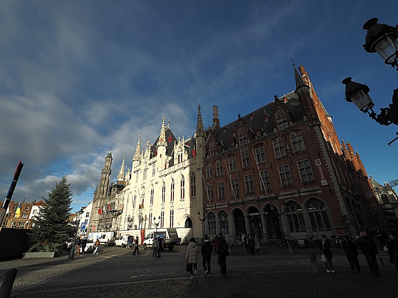 布魯日大廣場(Grote Markt)、大鐘樓(Belfort) 、市政廳(Stadhuis Brugge) 、玫瑰碼頭(Rosary Quay) 、聖母教堂(Onze-Lieve-Vrouwekerk)、貝居安禮修道院(Begijnhofkapel),還有白酒淡菜 — 世界文化遺產 之 布魯日歷史中心(Historic Centre of Brugge) — 2023年冬季歐洲行旅 第五部