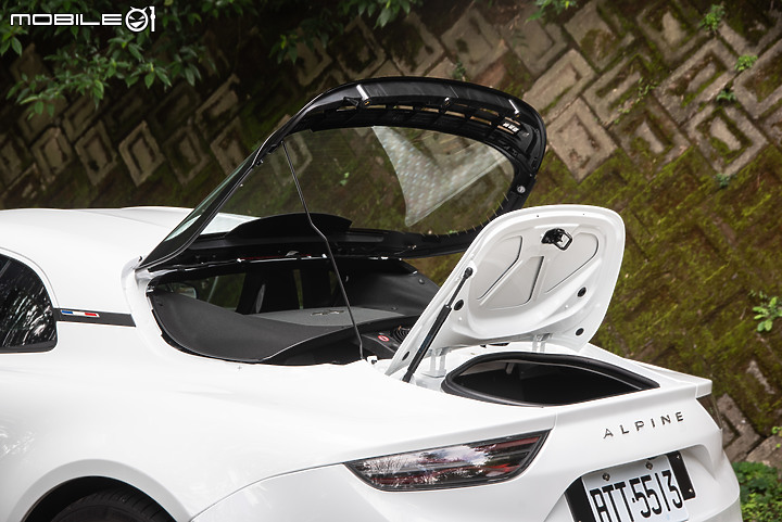 Alpine A110 試駕|羽量級絕佳操控,令人愛不釋手的法系小跑車!