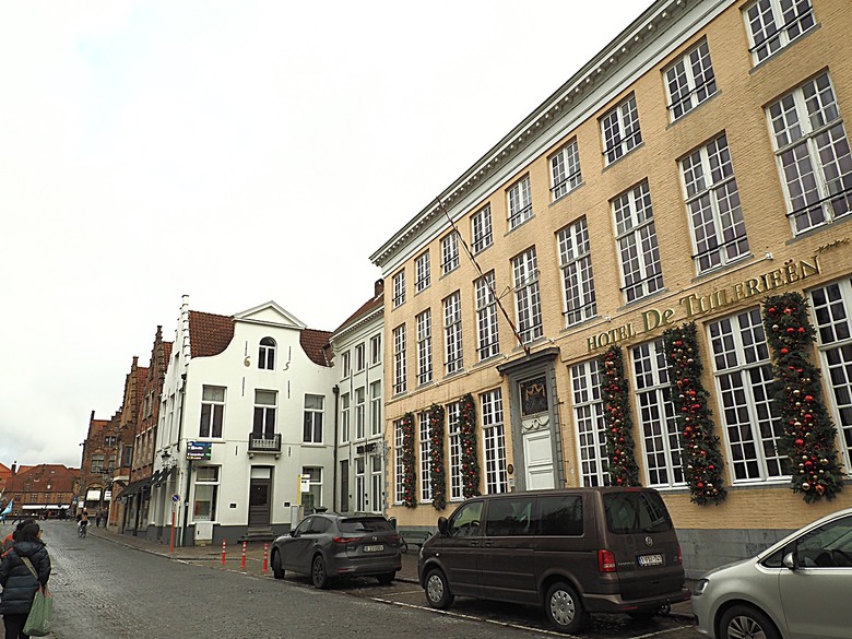 布魯日大廣場(Grote Markt)、大鐘樓(Belfort) 、市政廳(Stadhuis Brugge) 、玫瑰碼頭(Rosary Quay) 、聖母教堂(Onze-Lieve-Vrouwekerk)、貝居安禮修道院(Begijnhofkapel),還有白酒淡菜 — 世界文化遺產 之 布魯日歷史中心(Historic Centre of Brugge) — 2023年冬季歐洲行旅 第五部