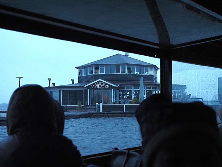哈倫(Haarlem)市區、聖巴弗教堂(St.-Bavokerk)、桑斯安斯(Zaanse Schans)風車村、福倫丹(Volendam)午餐、羊角村(Giethoorn)遊船 — 荷蘭鄉間風光 — 2023年冬季歐洲行旅 第二部