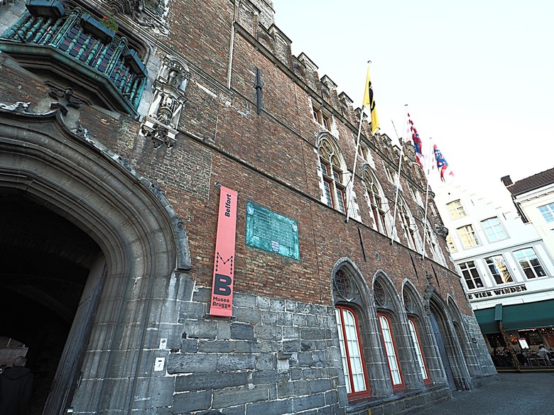 布魯日大廣場(Grote Markt)、大鐘樓(Belfort) 、市政廳(Stadhuis Brugge) 、玫瑰碼頭(Rosary Quay) 、聖母教堂(Onze-Lieve-Vrouwekerk)、貝居安禮修道院(Begijnhofkapel)，還有白酒淡菜 — 世界文化遺產 之 布魯日歷史中心(Historic Centre of Brugge) — 2023年冬季歐洲行旅 第五部