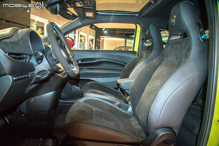 【採訪】Abarth 500e Scorpionissima電動性能蠍國內首度亮相,雙車型報價自243萬元起!