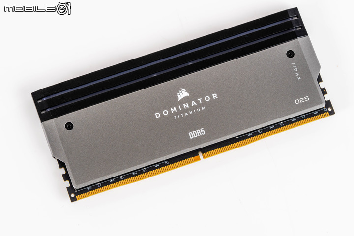 CORSAIR DOMINATOR TITANIUM FIRST EDITION DDR5 記憶體開箱實測 以可換模組搭配炫麗燈效設計