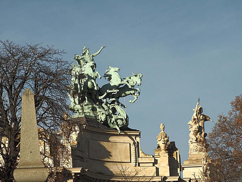塞納河遊船 (Bateaux-Mouches) 與 羅浮宮(Musée du Louvre),外掛地窖內享用法式烤田螺與鴨胸 — 世界文化遺產 之 巴黎,塞纳河畔(Paris, Banks of the Seine) — 2023年冬季歐洲行旅 第六部