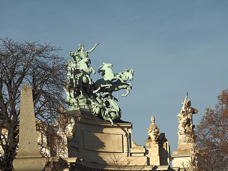 塞納河遊船 (Bateaux-Mouches) 與 羅浮宮(Musée du Louvre)，外掛地窖內享用法式烤田螺與鴨胸 — 世界文化遺產 之 巴黎，塞纳河畔(Paris, Banks of the Seine) — 2023年冬季歐洲行旅 第六部