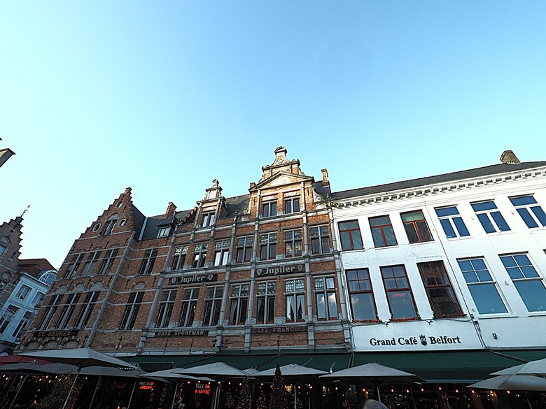 布魯日大廣場(Grote Markt)、大鐘樓(Belfort) 、市政廳(Stadhuis Brugge) 、玫瑰碼頭(Rosary Quay) 、聖母教堂(Onze-Lieve-Vrouwekerk)、貝居安禮修道院(Begijnhofkapel),還有白酒淡菜 — 世界文化遺產 之 布魯日歷史中心(Historic Centre of Brugge) — 2023年冬季歐洲行旅 第五部