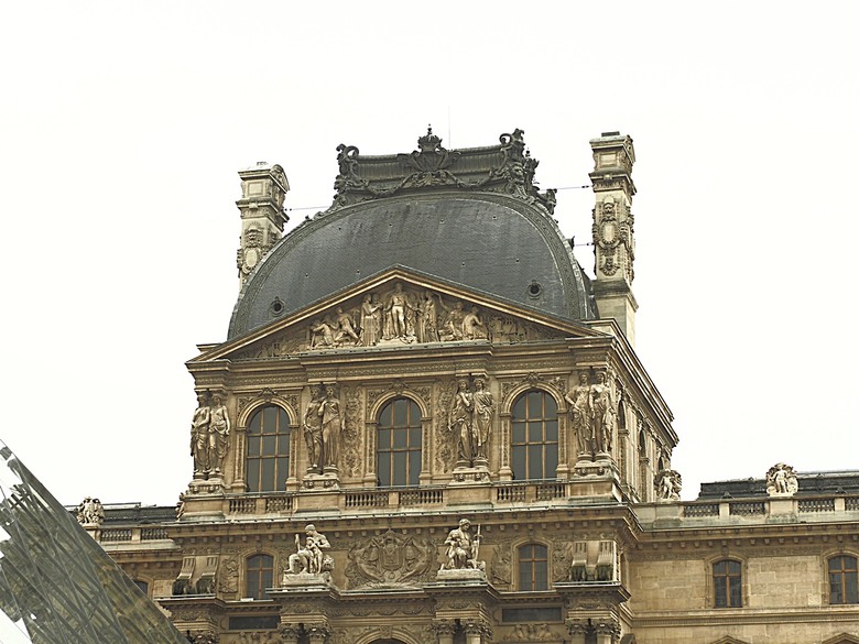 塞納河遊船 (Bateaux-Mouches) 與 羅浮宮(Musée du Louvre)，外掛地窖內享用法式烤田螺與鴨胸 — 世界文化遺產 之 巴黎，塞纳河畔(Paris, Banks of the Seine) — 2023年冬季歐洲行旅 第六部