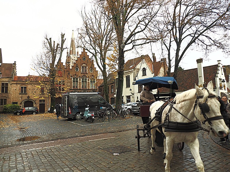 布魯日大廣場(Grote Markt)、大鐘樓(Belfort) 、市政廳(Stadhuis Brugge) 、玫瑰碼頭(Rosary Quay) 、聖母教堂(Onze-Lieve-Vrouwekerk)、貝居安禮修道院(Begijnhofkapel),還有白酒淡菜 — 世界文化遺產 之 布魯日歷史中心(Historic Centre of Brugge) — 2023年冬季歐洲行旅 第五部