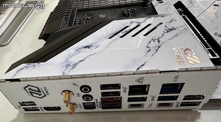 太極大理石 Z790 Taichi Carrara 20周年紀念版 w/ 14900K 開箱