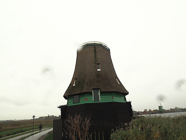 哈倫(Haarlem)市區、聖巴弗教堂(St.-Bavokerk)、桑斯安斯(Zaanse Schans)風車村、福倫丹(Volendam)午餐、羊角村(Giethoorn)遊船 — 荷蘭鄉間風光 — 2023年冬季歐洲行旅 第二部