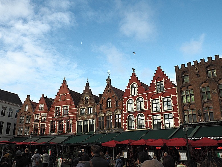 布魯日大廣場(Grote Markt)、大鐘樓(Belfort) 、市政廳(Stadhuis Brugge) 、玫瑰碼頭(Rosary Quay) 、聖母教堂(Onze-Lieve-Vrouwekerk)、貝居安禮修道院(Begijnhofkapel),還有白酒淡菜 — 世界文化遺產 之 布魯日歷史中心(Historic Centre of Brugge) — 2023年冬季歐洲行旅 第五部