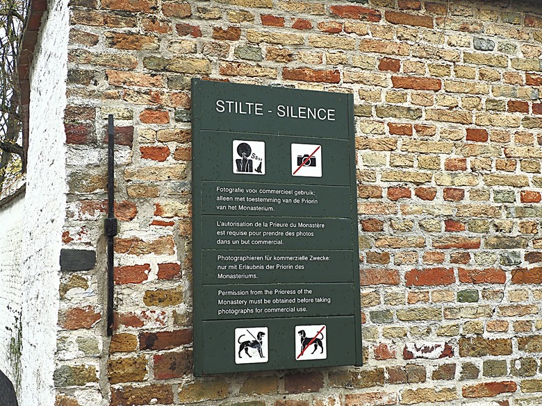 布魯日大廣場(Grote Markt)、大鐘樓(Belfort) 、市政廳(Stadhuis Brugge) 、玫瑰碼頭(Rosary Quay) 、聖母教堂(Onze-Lieve-Vrouwekerk)、貝居安禮修道院(Begijnhofkapel),還有白酒淡菜 — 世界文化遺產 之 布魯日歷史中心(Historic Centre of Brugge) — 2023年冬季歐洲行旅 第五部
