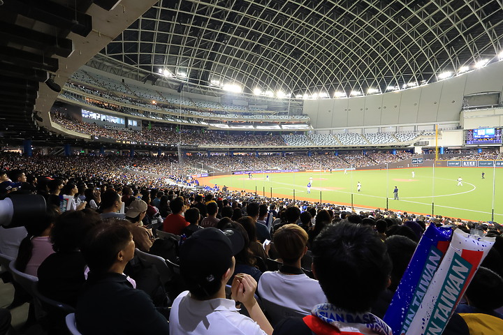 Canon RF-S 10-18mm f/4.5-6.3 IS STM 評測報告｜攝錄皆宜、僅 150g 的隨身超廣角鏡頭！