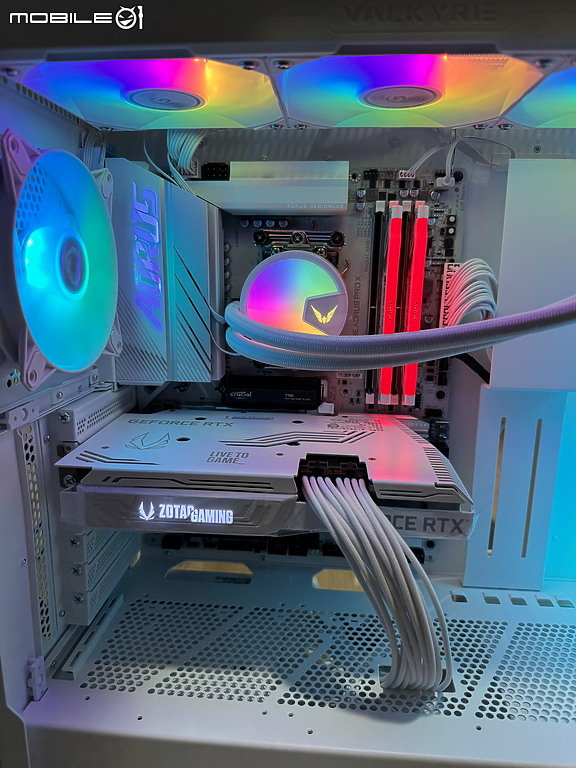 點我看大圖 開箱 AMD AM5 銀白鷹神 X670E AORUS PRO X 聖誕白