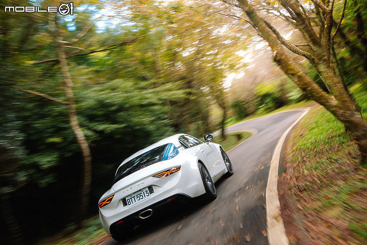 Alpine A110 試駕|羽量級絕佳操控,令人愛不釋手的法系小跑車!