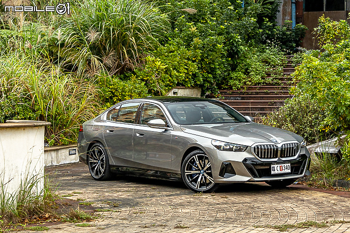 BMW i5 eDrive40 M Sport 試駕｜電能加持科技進化，但仍是你記憶中的五系列！