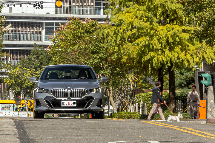 BMW i5 eDrive40 M Sport 試駕｜電能加持科技進化，但仍是你記憶中的五系列！