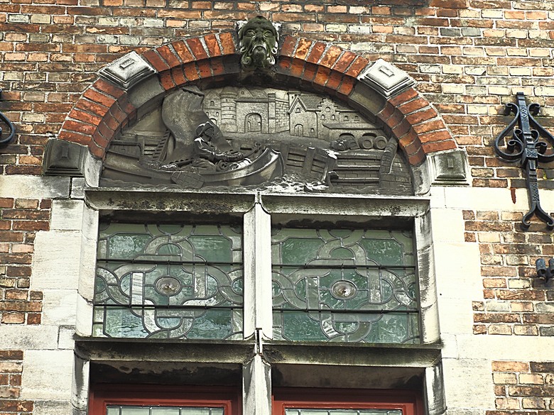 布魯日大廣場(Grote Markt)、大鐘樓(Belfort) 、市政廳(Stadhuis Brugge) 、玫瑰碼頭(Rosary Quay) 、聖母教堂(Onze-Lieve-Vrouwekerk)、貝居安禮修道院(Begijnhofkapel),還有白酒淡菜 — 世界文化遺產 之 布魯日歷史中心(Historic Centre of Brugge) — 2023年冬季歐洲行旅 第五部