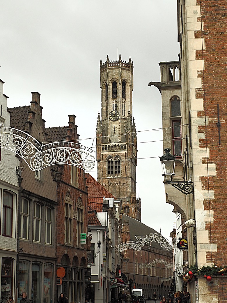 布魯日大廣場(Grote Markt)、大鐘樓(Belfort) 、市政廳(Stadhuis Brugge) 、玫瑰碼頭(Rosary Quay) 、聖母教堂(Onze-Lieve-Vrouwekerk)、貝居安禮修道院(Begijnhofkapel),還有白酒淡菜 — 世界文化遺產 之 布魯日歷史中心(Historic Centre of Brugge) — 2023年冬季歐洲行旅 第五部