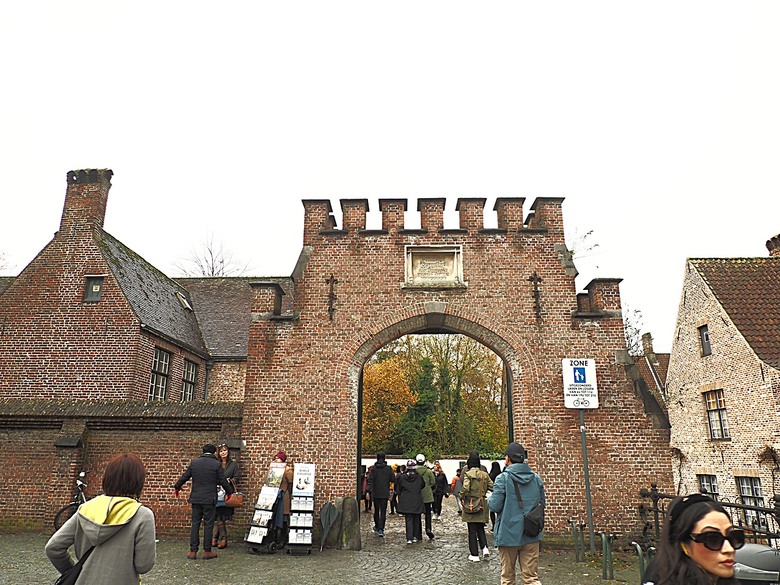 布魯日大廣場(Grote Markt)、大鐘樓(Belfort) 、市政廳(Stadhuis Brugge) 、玫瑰碼頭(Rosary Quay) 、聖母教堂(Onze-Lieve-Vrouwekerk)、貝居安禮修道院(Begijnhofkapel),還有白酒淡菜 — 世界文化遺產 之 布魯日歷史中心(Historic Centre of Brugge) — 2023年冬季歐洲行旅 第五部
