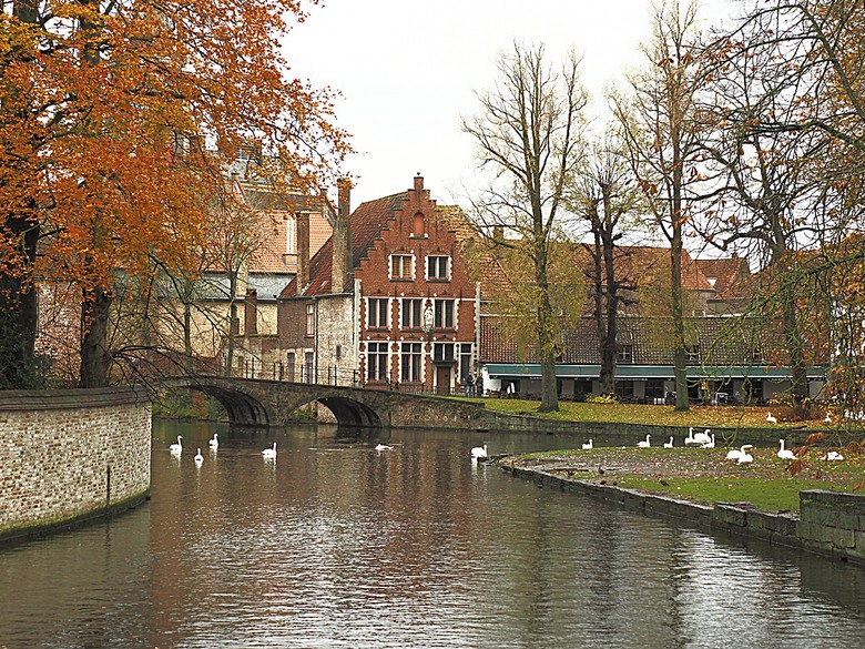布魯日大廣場(Grote Markt)、大鐘樓(Belfort) 、市政廳(Stadhuis Brugge) 、玫瑰碼頭(Rosary Quay) 、聖母教堂(Onze-Lieve-Vrouwekerk)、貝居安禮修道院(Begijnhofkapel),還有白酒淡菜 — 世界文化遺產 之 布魯日歷史中心(Historic Centre of Brugge) — 2023年冬季歐洲行旅 第五部