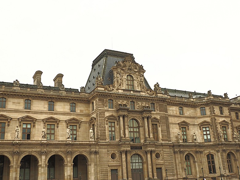 塞納河遊船 (Bateaux-Mouches) 與 羅浮宮(Musée du Louvre)，外掛地窖內享用法式烤田螺與鴨胸 — 世界文化遺產 之 巴黎，塞纳河畔(Paris, Banks of the Seine) — 2023年冬季歐洲行旅 第六部