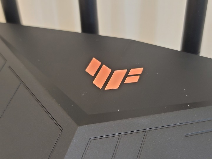 開箱 - ASUS TUF AX6000高顏值路由器